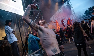 Ми сходили на великий фестиваль незалежної музики «Брудний пес». Скоріше подивіться на його відвідувачів та артистів — 28 фото