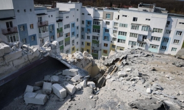 Росіяни влучили «Шахедом» у багатоповерхівку в Харкові, били по Херсону і Нікополю. Є загибла, серед постраждалих — діти