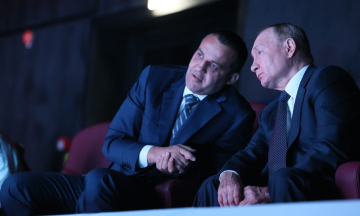 Друг особистого охоронця Путіна подарував Трампу-молодшому дві розкішні весільні вечірки. Тепер цей «подарунок» хочуть розслідувати в Конгресі. Хто такий Умар Кремльов (який насправді не Кремльов)