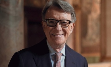 Посла Британії у США звільнили після викриття його зв’язків з Епштейном