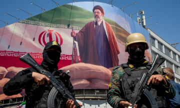 Дональд Трамп вважає, що іранська влада розколота і він домовиться з поміркованим крилом. Розкол справді є, проте перемагає Корпус вартових ісламської революції — переказуємо матеріал The New York Times