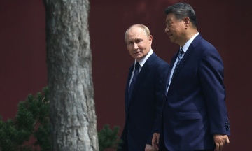 Путін і Сі Цзіньпін мріють про вічне життя. Так само, як їхні попередники-диктатори Сталін та Мао. Ось що вони для цього робили — і «удачі, товариші»! 