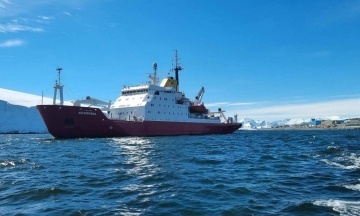 Український криголам «Ноосфера» вперше перетнув полярне коло