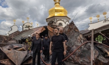 Reuters: President Zelensky showed Trump a photo of the consequences of the Russian strike on the Kyiv Pechersk Lavra on May 15