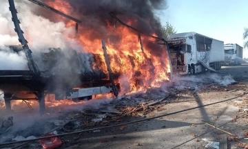 Росіяни вдарили дроном біля АЗС на Дніпропетровщині та балістикою по Миколаєву, є постраждалі