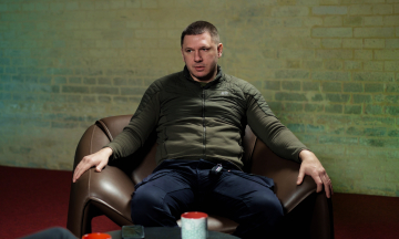 Серж Марко: волонтер, морпіх, снайпер, старший сержант роти безпілотників 59 бригади. Велике інтерв’ю про те, як виглядає сучасна війна і чому перевага в ній зараз на боці ворога