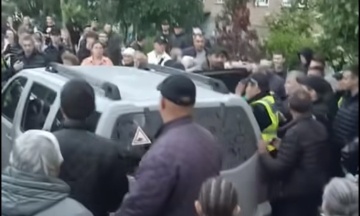 In Kamyanets-Podilskyi, about 100 people blocked the TRC car. What is known