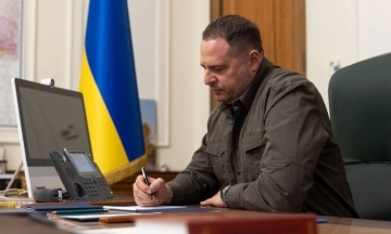 Єрмак збирався у Лондон до Залужного, але пізно ввечері скасував поїздку — джерела «Бабеля»