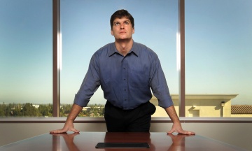 Головні медіа світу написали, що «пророк» фондового ринку США Майкл Беррі поставив мільярд на те, що роздута ШІ-бульбашка лусне. Із сумою вони прорахувались, але із ШІ-компаніями справді є проблеми