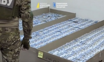 A video is sharing online about $140 million found in the possession of the ex-head of the Defense Procurement Agency. This is an AI video distributed by a clone of Ukrainian media