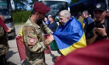 До України з полону повернулися 160 українських військових