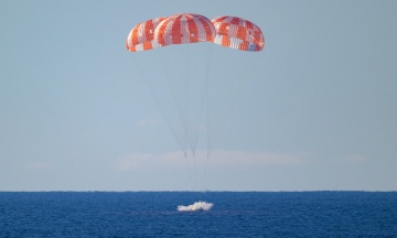 Екіпаж місії «Артеміда II» успішно повернувся на Землю