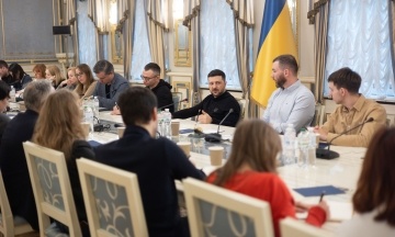 «Якщо росіяни залишать собі ЗАЕС, вона не буде працювати». Про що президент розказав журналістам на (не зовсім) закритій зустрічі