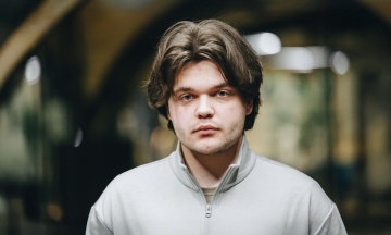 “My mother thought that a girl was worse for me than Russian army.” Bohdan Bezkorovaynyi lived in occupied Crimea as a teenager, not hiding his pro-Ukrainian views, and in 2026 he left for Ukraine. An interview
