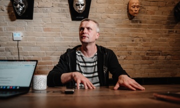 Пів року Юрій Касьянов говорить, що влада знищила його підрозділ і втратила шанс «бомбити Москву». Колишній член підрозділу Ігор Луценко каже: підрозділ зруйнував сам Касьянов і шанс втратив теж він
