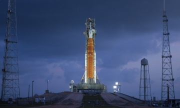 Місія «Артеміда ІІ» досягла «сфери впливу» Місяця. Вночі астронавти долетять до супутника