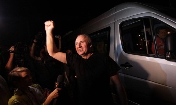 Деякі звільнені білоруські політв’язні відмовляються виїжджати з країни