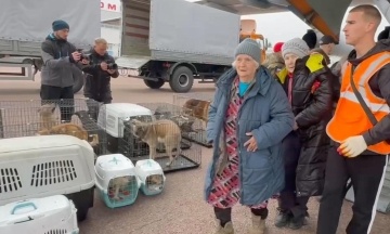 До Білорусі прибув уже третій літак з евакуйованими мешканцями Олешків