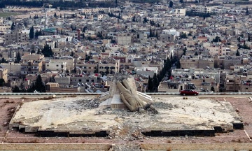 Рік тому сирійський диктатор Башар Асад втік до Москви. Тепер журналісти-розслідувачі з усього світу публікують «Досьє Дамаска» — сотні тисяч світлин і документів про злочини режиму