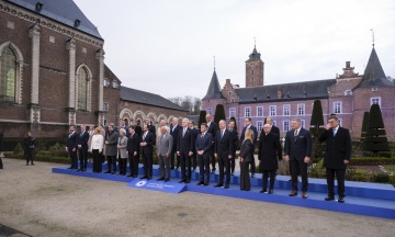 Цілий тиждень європейські лідери шукали способу врятувати економіку, безпеку та власну роль у світі. Переговори від Брюсселю до Мюнхену показали, що Україна — це тест на виживання Європи