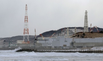 Japan shut down the worldʼs largest nuclear power plant just hours after restarting it. It had not been operating since the Fukushima disaster