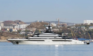 Російська суперʼяхта пройшла Ормузькою протокою, попри блокаду