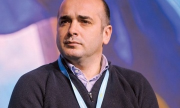 The Cabinet of Ministers suspended the head of the State Health Service of Ukraine Roman Isayenko after an investigation by journalists