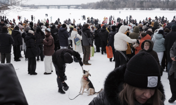 Холод! Ми зазняли вуличне життя Києва під час найлютіших січневих морозів — а також блекаутів, відключень води та тепла. Фоторепортаж