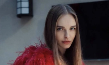 Розслідування: Українська модель підшуковувала дівчат для сексуального злочинця Епштейна