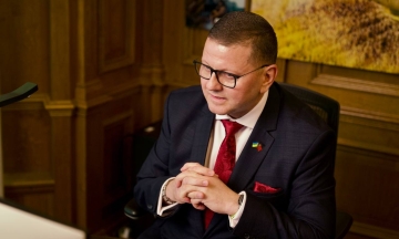 Медіа написали, що Залужний планує йти з посади посла Британії. Його медіарадниця це спростовує