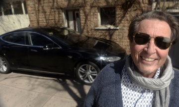 Elon Muskʼs father wants to resettle white “refugees” from South Africa to Russia