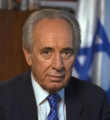 <p>Арафат був дуже складною людиною, із незрозумілою нам психологією. З одного боку, він був хитрий як змія. З іншого — наївний як мала дитина. Він хотів бути всім водночас: і людиною миру, і людиною війни.</p>