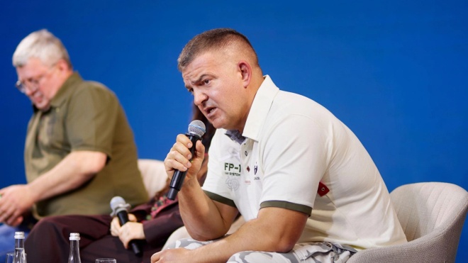 Власника компанії Fire Point Дениса Штілермана звинувачують у тому, що він створив монополіста за підтримки міністра Рустема Умєрова, щоб потім вигідно продати. Ось що він на це відповідає