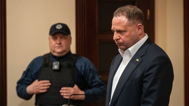 Андрій Єрмак у суді. Його підозрюють у відмиванні коштів, говорять про вплив на СБУ і кадрові рішення за феншуй — повна (на зараз) антологія обвинувачень і питання до слідства