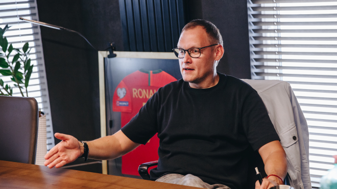 Андрій Смирнов збирає інформацію про голову САП Клименка і розказує, як його заступник ходить до берези на таємні зідзвони. Велике інтервʼю