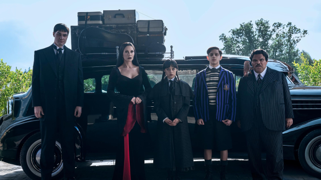 Що подивитися у вихідні. Нові сезони «Венздей» і «Платонічних стосунків», комедія з Едді Мерфі та документалка про найбільшу крадіжку діамантів в історії