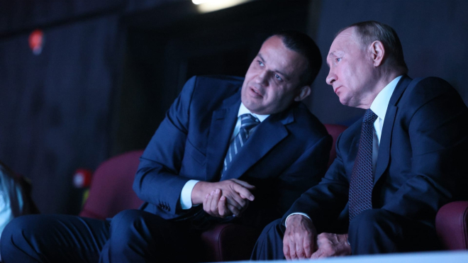 Друг особистого охоронця Путіна подарував Трампу-молодшому дві розкішні весільні вечірки. Тепер цей «подарунок» хочуть розслідувати в Конгресі. Хто такий Умар Кремльов (який насправді не Кремльов)