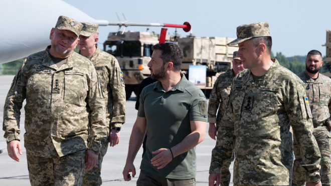 Чому влітку 2023 року провалився контрнаступ? Валерій Залужний стверджує: йому не дали сконцентрувати ресурси. Насправді облажалися всі (включно із Залужним) — стверджують аналітики.