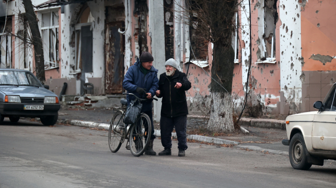 На деокупованих територіях люди живуть із тими, кого вважають зрадниками і колаборантами. Чи можливо їх примирити? Відповідає медіаторка, яка збирає їх за одним столом