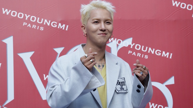Учасник K-pop гурту Winner 102 рази прогуляв військову службу. Суд призначив йому умовний термін