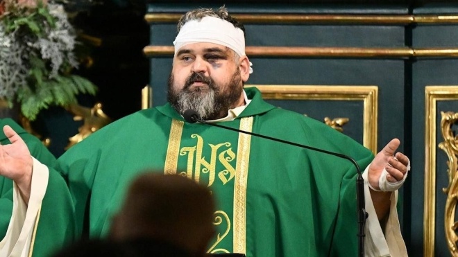 Священник, поранений під час нападу в монастирі в Польщі, закликав не звинувачувати всіх українців