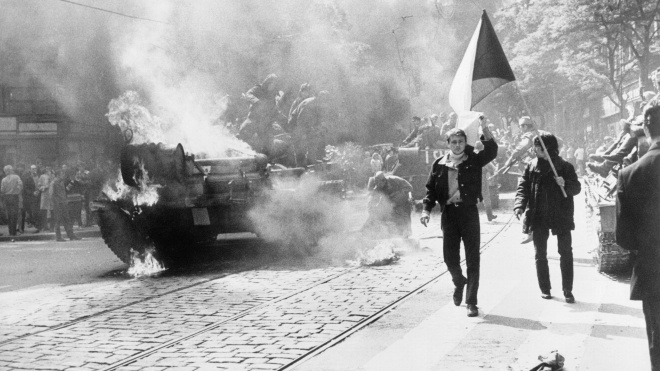 57 років тому за мовчазної згоди Заходу Радянський Союз вторгся до Чехословаччини і отримав проблеми, звідки не чекав — від друзів-диктаторів і Китаю. Історія вміє дивувати