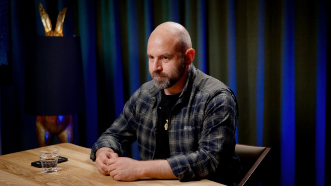 Павло Казарін написав колонку про два світогляди — її обговорюють вже понад два тижні. Ми поговорили з ним — про антикорупцію, класову боротьбу, пропаганду, демократію і диктатуру