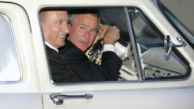 «Хлопець, з яким я хотів би бути в одному окопі». У США розсекретили розмови Володимира Путіна та Джорджа Буша — молодшого. Переказуємо найцікавіше з архівів 2001—2008 років