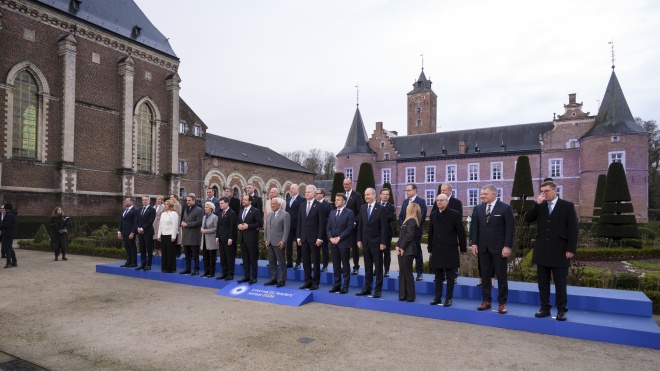 Цілий тиждень європейські лідери шукали способу врятувати економіку, безпеку та власну роль у світі. Переговори від Брюсселю до Мюнхену показали, що Україна — це тест на виживання Європи