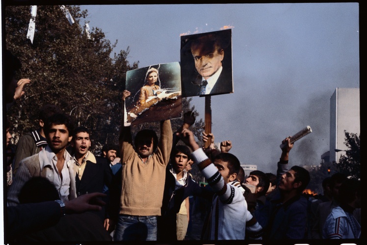 Протести в Тегерані проти шаха Мохаммеда Рези Пахлаві, 1 січня 1979 року.