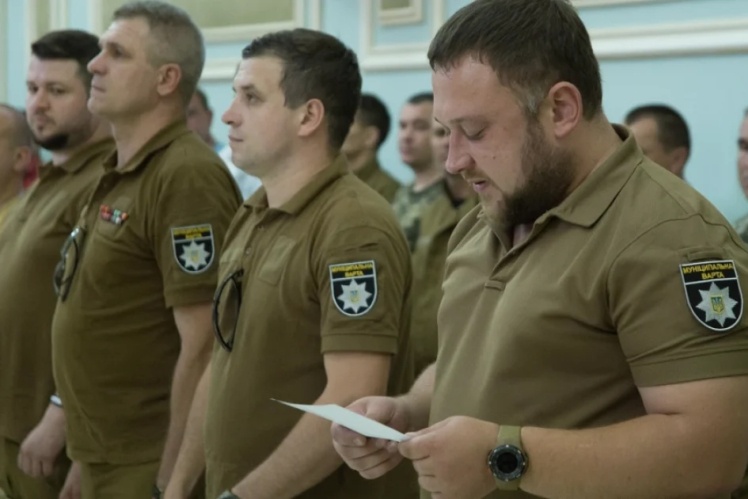 Ігор Марі складає присягу члена «Муніципальної варти».