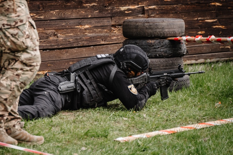 У райцентрах групи оперативного реагування першими приїжджають на виклики, де злочинці можуть використовувати зброю.