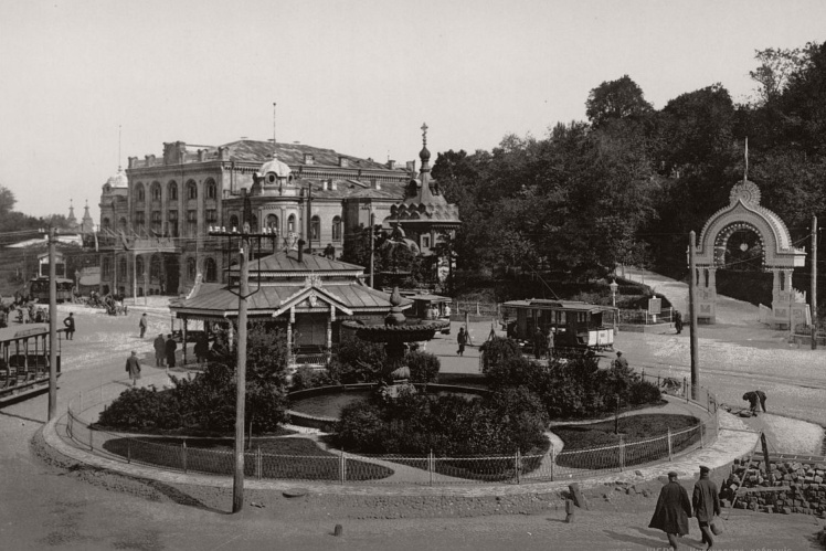 Фонтан Термена на Царській (Європейській площі)