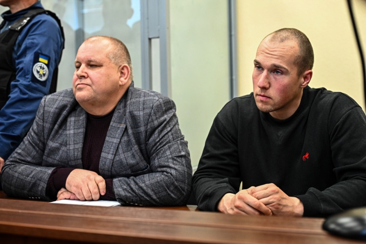 Михайло Дробницький (праворуч) під час обрання йому запобіжного заходу.